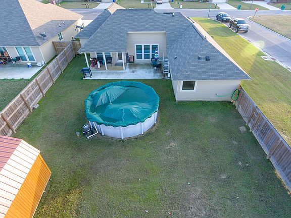 3rd image of 15083 Cross Creek Blvd