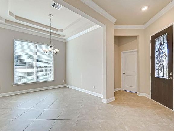 4th image of 1923 Blossomcrown Dr
