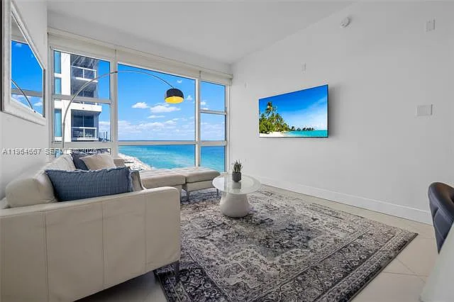 6801 Collins Ave #Penthouse 11 — Photo 3
