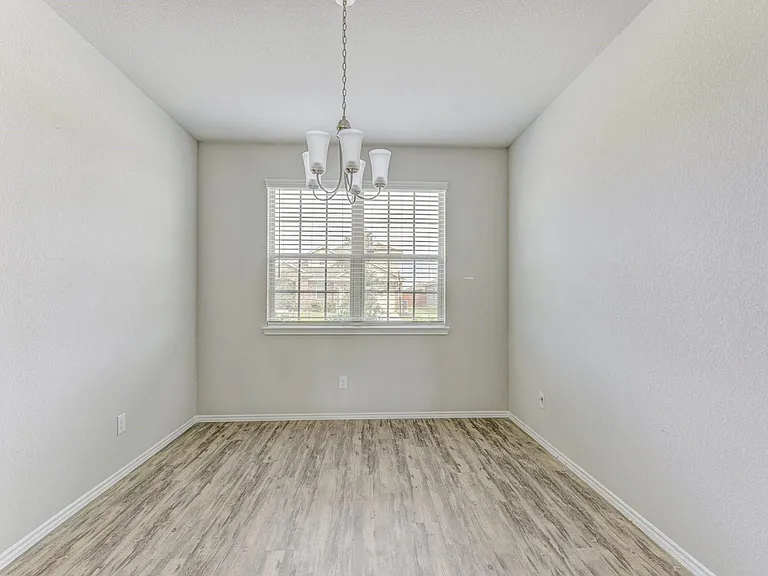 20923 Corisande St — Photo 6