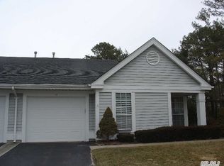 11 Wainscott Ct, Ridge, NY 11961