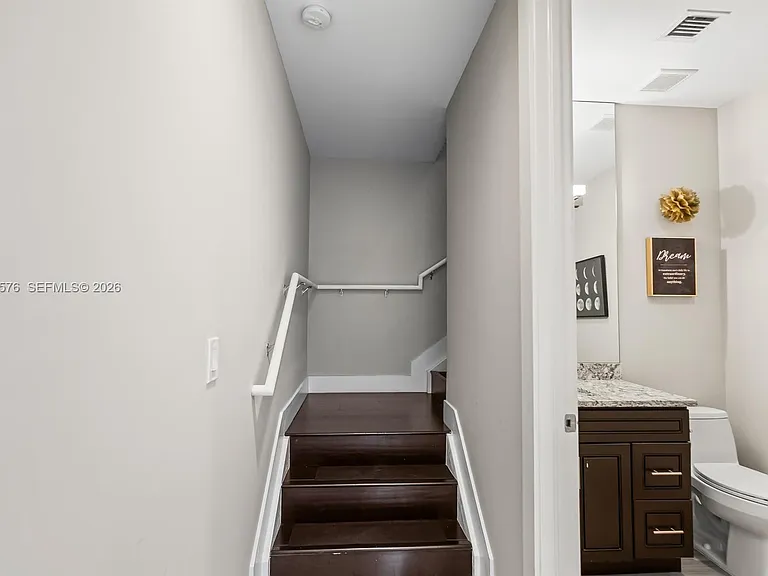 617 SW 17th St — Photo 25