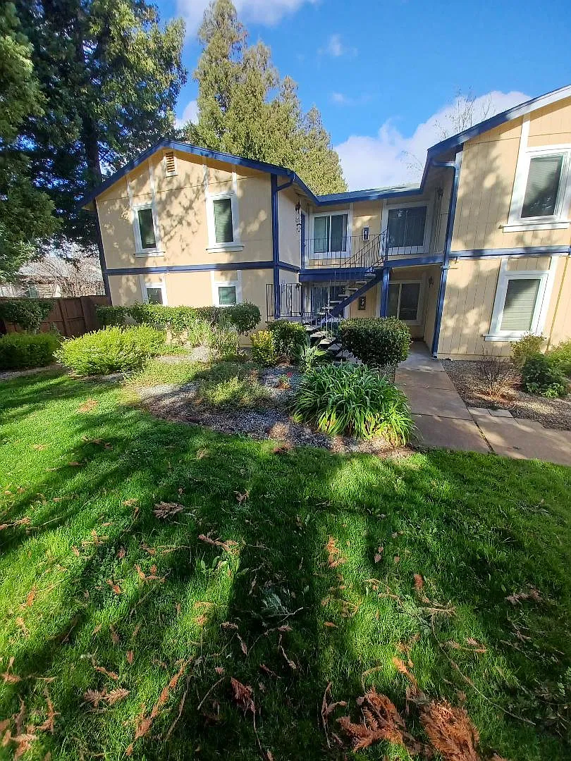 3 bed, 1056 sqft, $2,950 — Photo 1