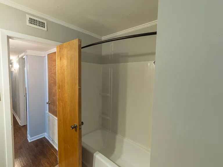 Bathroom 2 / Hall Bath