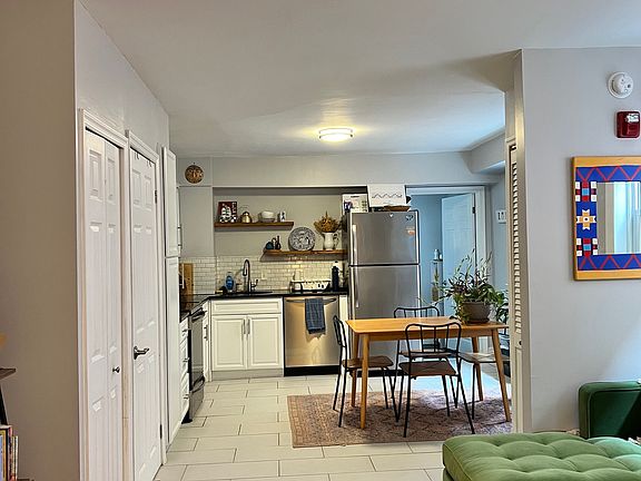 4th image of 1702 W Girard Ave #2