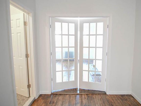 3rd image of 245 Nassau Ave