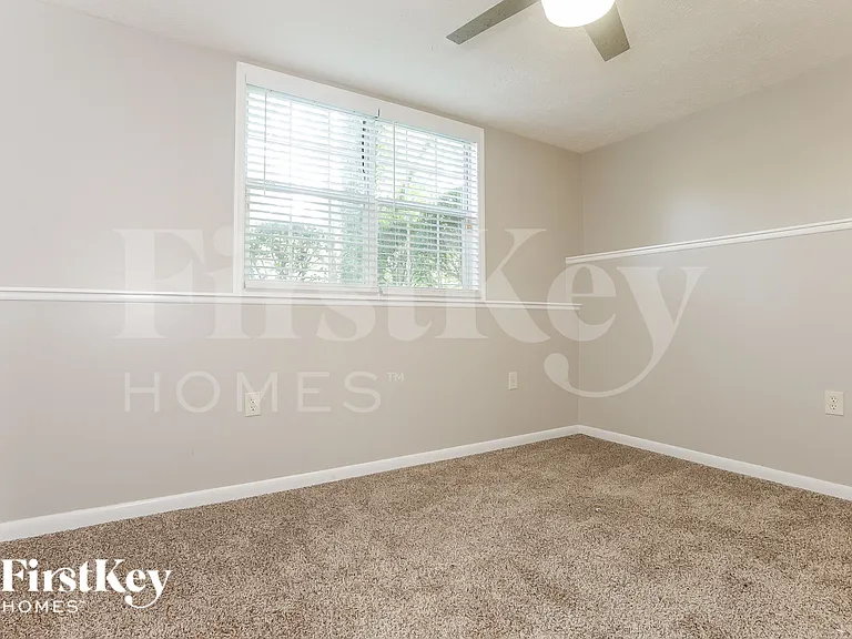 4808 Woodlands Pkwy — Photo 12