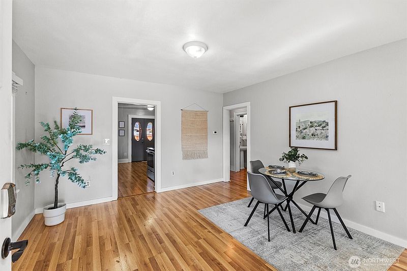 5th image of 2827 Walnut Street