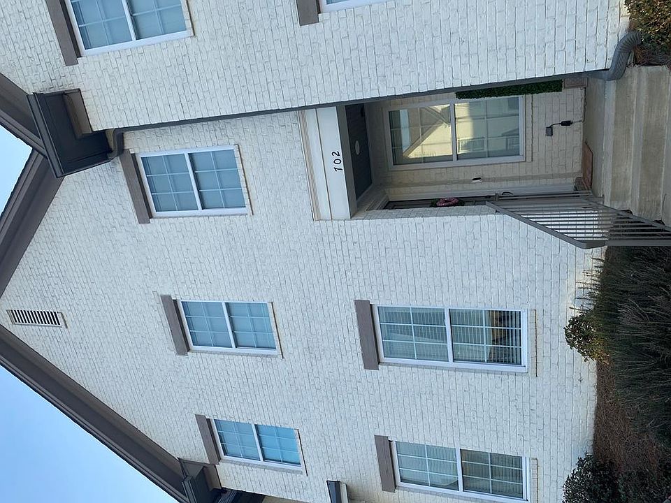 2nd image of 702 Farm View Dr #102