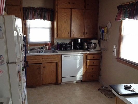 3rd image of 227 Edgewood Ave N