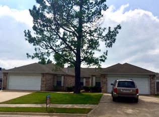 1897 N Caton Dr, Fayetteville, AR 72704