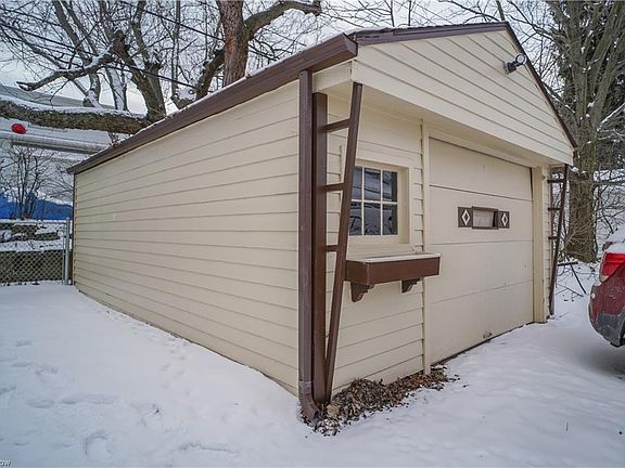 5th image of 15408 Northwood Ave