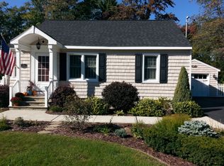 8 Williams Park Rd, Loudonville, NY 12211