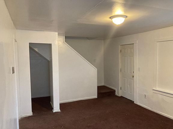3rd image of 34225 Dayton Ct
