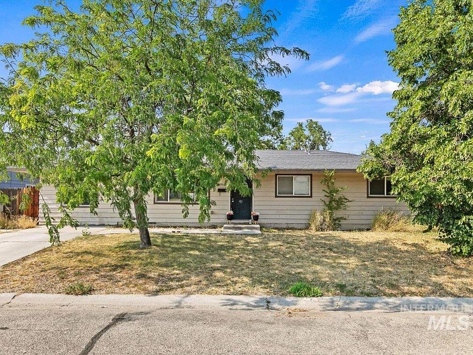 1st image of 3902 W Saint Andrews Dr