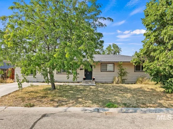 3902 W Saint Andrews Dr, Boise, ID 83705