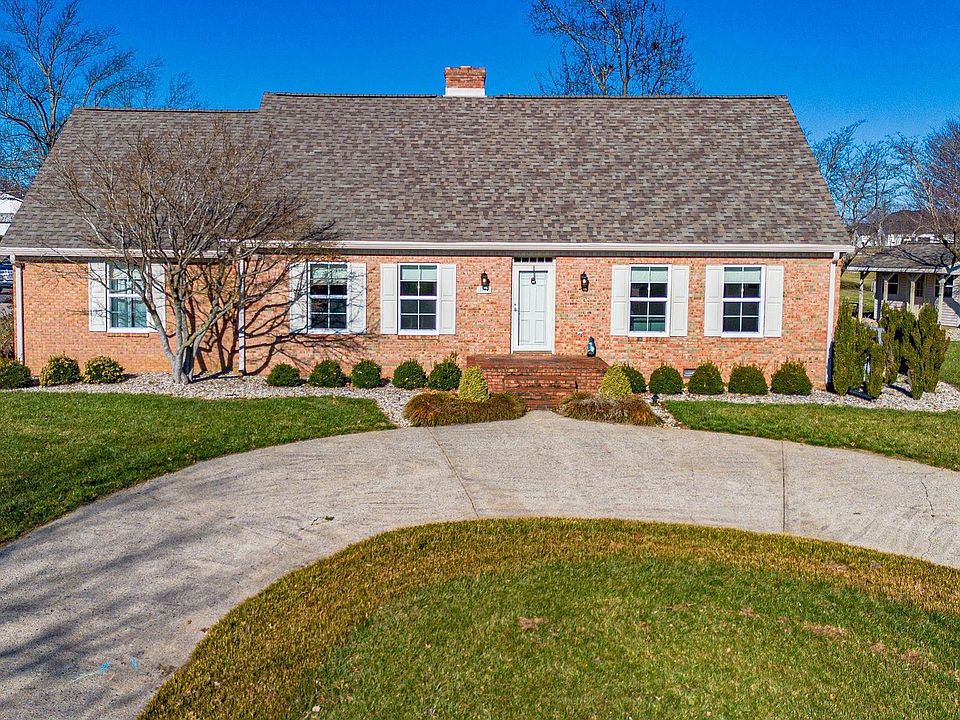 1st image of 1104 Holly Ln