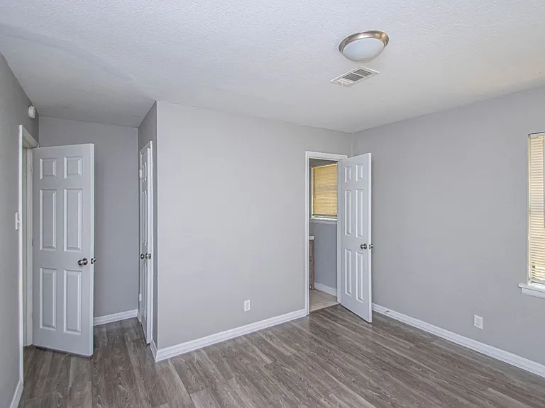4900 Trinity Dr — Photo 13