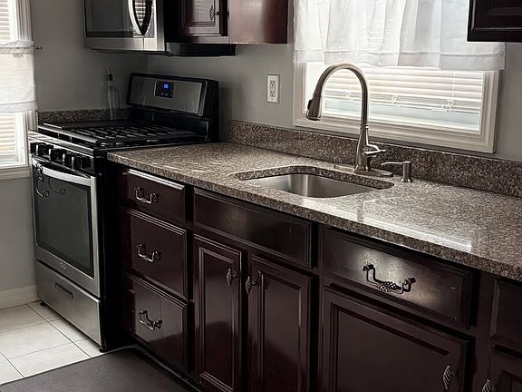 5th image of 62 Colony St #1