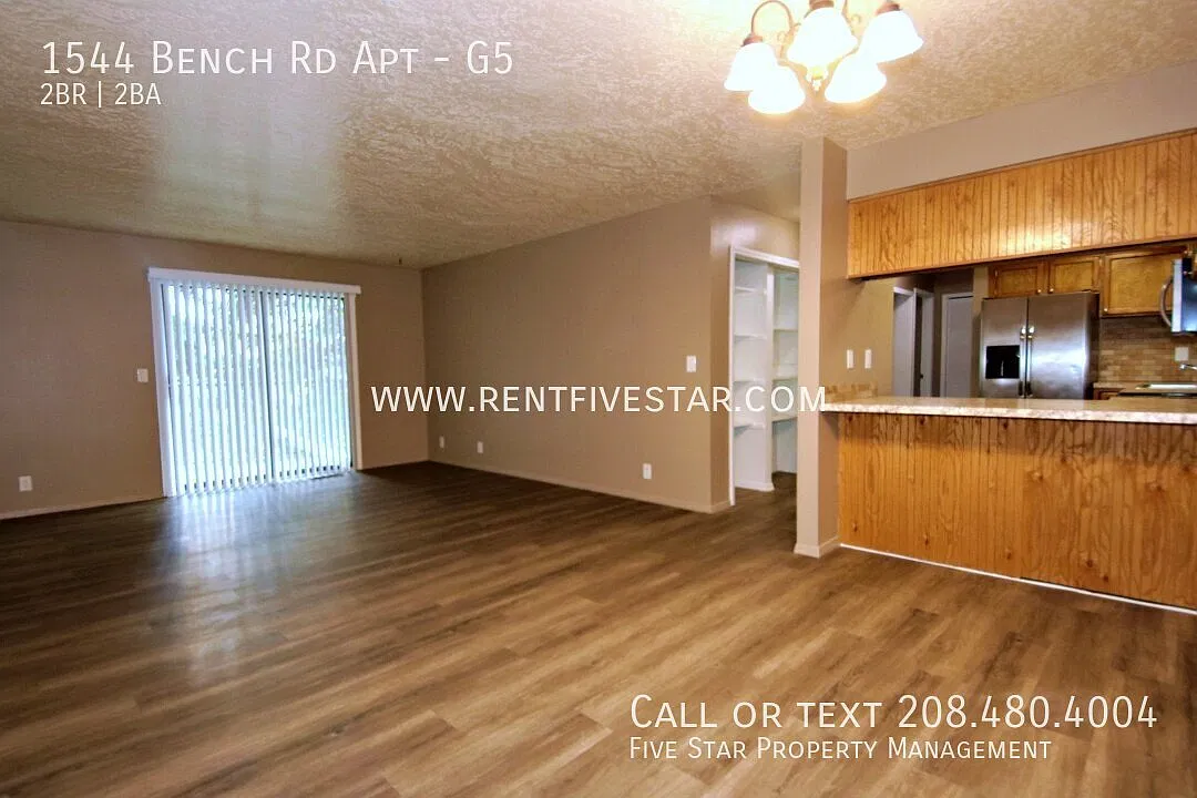 Fantastic 2 Bedroom Apartment with Pool Access! — Photo 3
