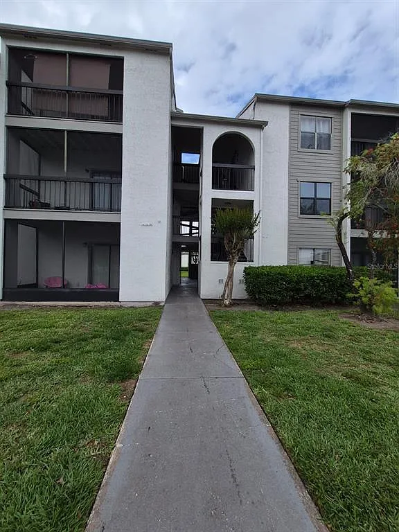 2 bed, 1.0 bath, 870 sqft, $1,500 — Photo 1