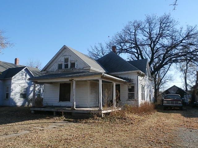 1st image of 514 E 1st St