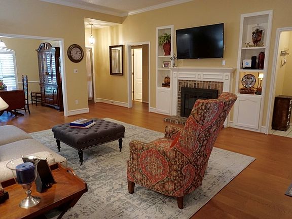 3rd image of 4811 Richmond Dr
