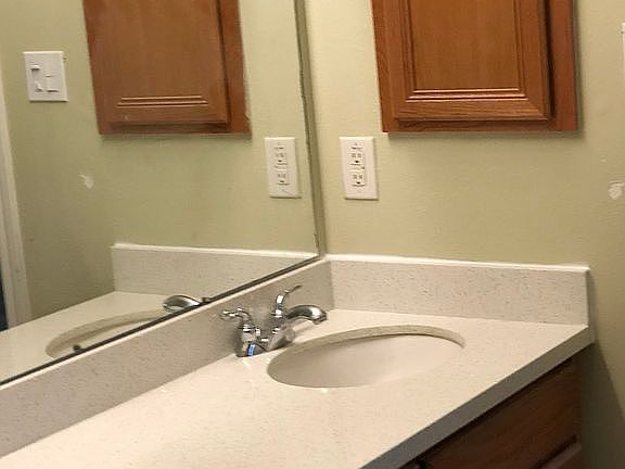 MBath w white sparkle quartz