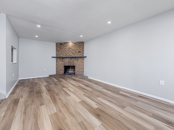 4th image of 105 Timber Creek Rd #1