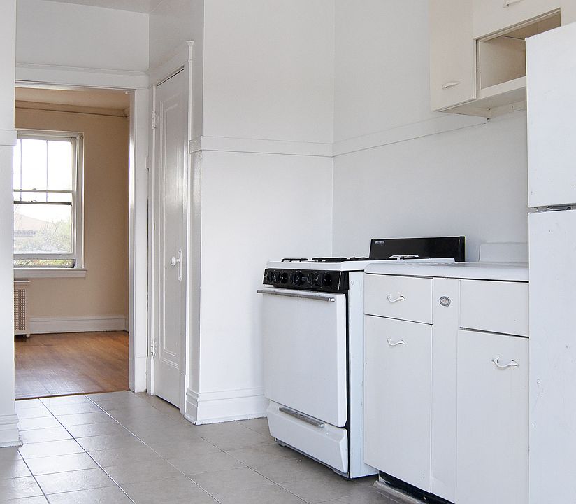 1st image of 5137 W Windsor Ave APT 3E