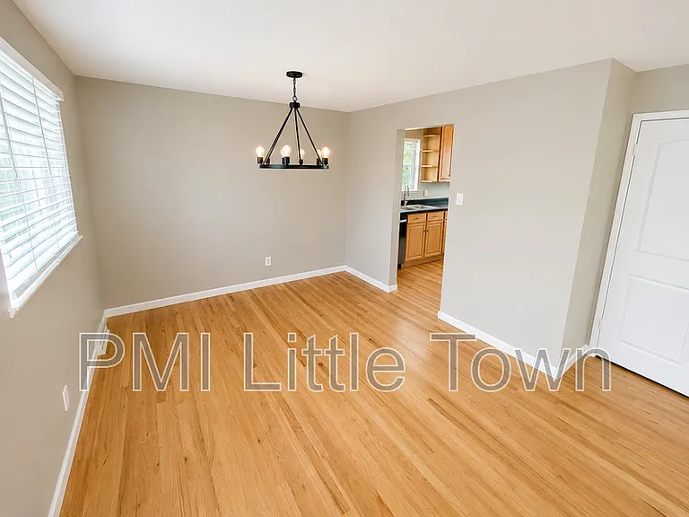 5561 S Cedar St — Photo 8