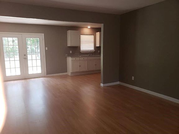 3rd image of 4724 Forest Wood Dr