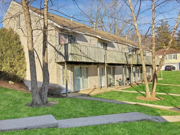 132 Cora Ave APT C, Fox Lake, IL 60020