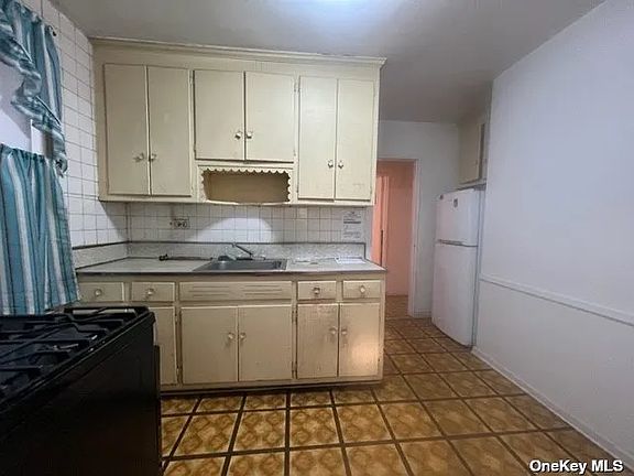 4th image of 83-85 Woodhaven Blvd #2E