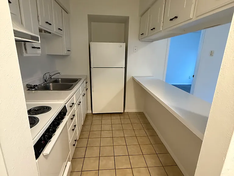Mensah Apartments Toledo — Photo 12