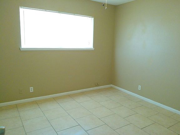 5th image of 212 Carmel Dr