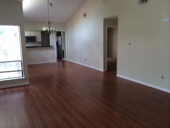 2nd image of 533 Prairie Dell St