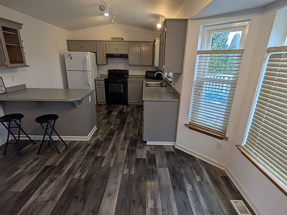 4th image of 1514 198th St E