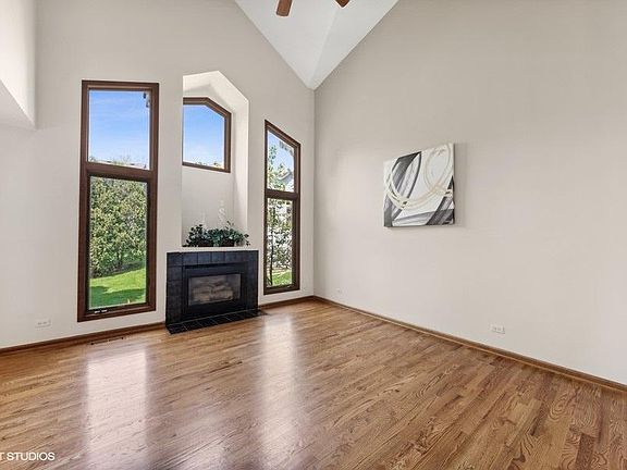 3rd image of 327 Camarie Ct