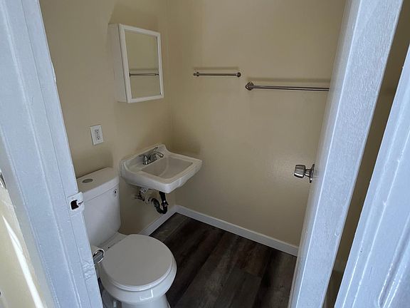 2nd image of 833 W 82nd St APT 5