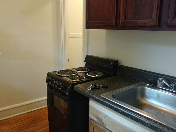 4th image of 817 Ferdinand Ave SW #4