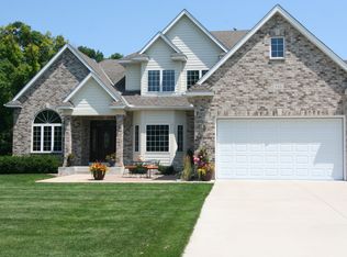 715 Weston Ridge Pkwy, Chaska, MN 55318