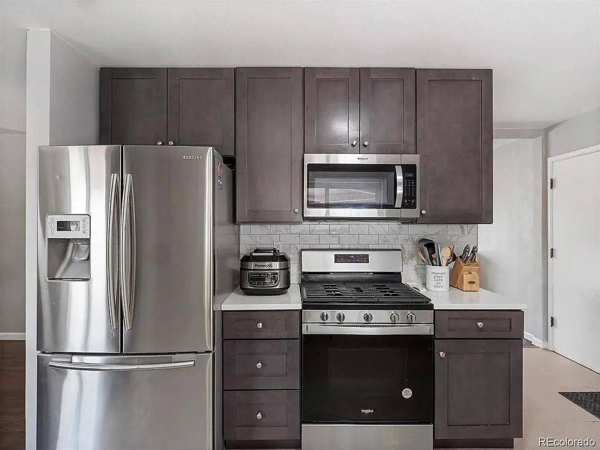 5 bed, 2290 sqft, $900 — Photo 2