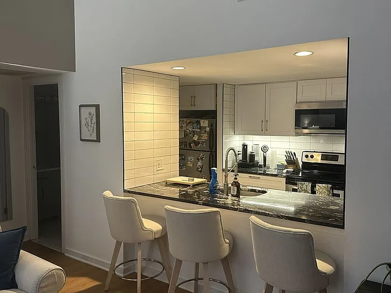 24-30 S Bank St #208 — Photo 6