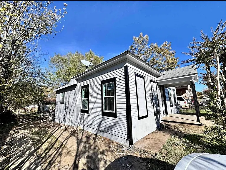 423 W Munson St — Photo 1