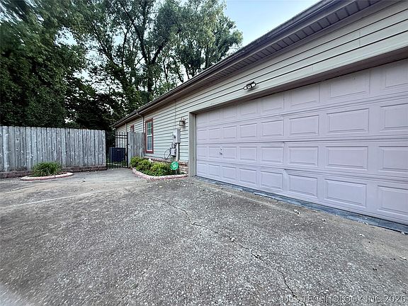 3rd image of 1409 W Quinton St