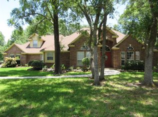 419 Oaks Grande Rd, Mont Belvieu, TX 77523