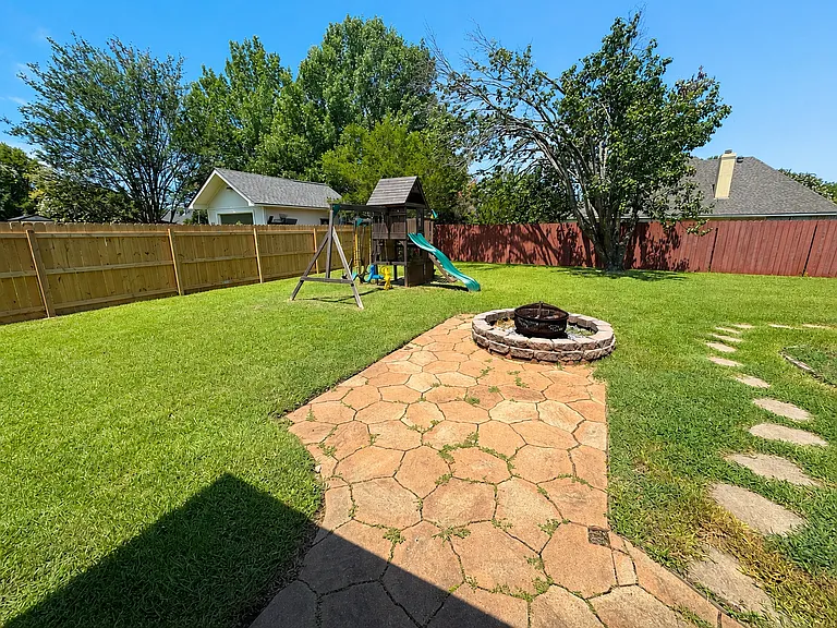 1812 Bayou Bend Dr — Photo 12