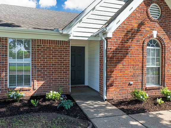 2nd image of 750 Sweetwater Dr #3