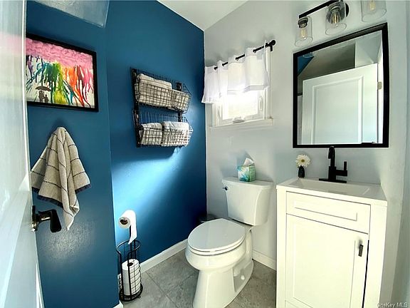 5th image of 9 Holts Ln
